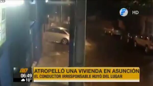 Conductor choca contra una vivienda y se da a la fuga