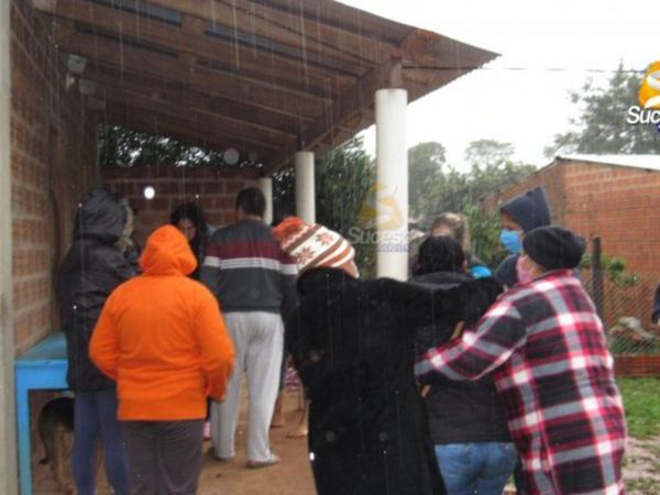 Entrega de kits de alimentos terminó en moquete