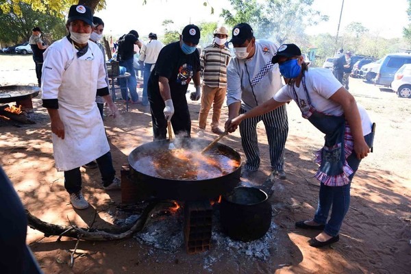 PAELLA POPULAR A "LO LUQUE" • Luque Noticias