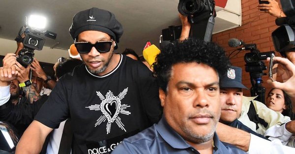 Ronaldinho, el crack del fútbol mundial cuyo destino está en manos de la justicia paraguaya