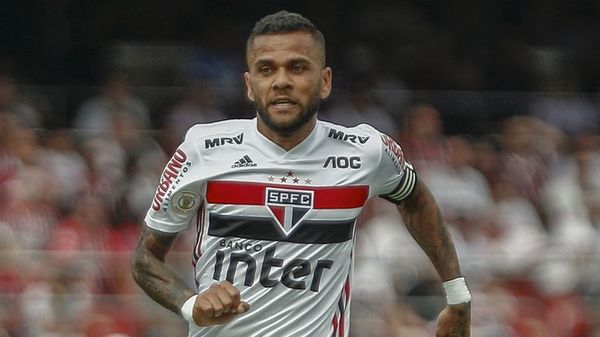 Dani Alves levanta la voz contra el racismo - Fútbol - ABC Color