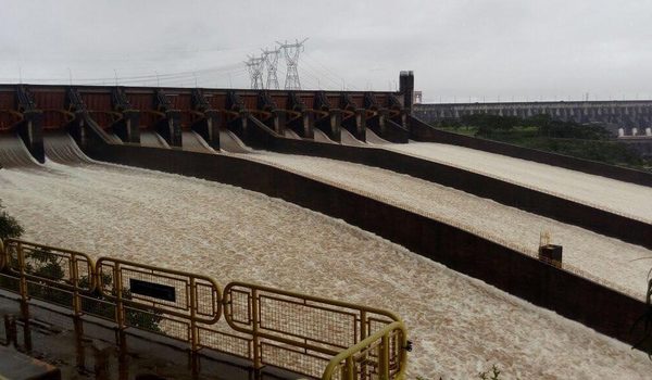 Analizan una nueva apertura de compuertas para asegurar salida del comercio fluvial en el Paraná – Diario TNPRESS