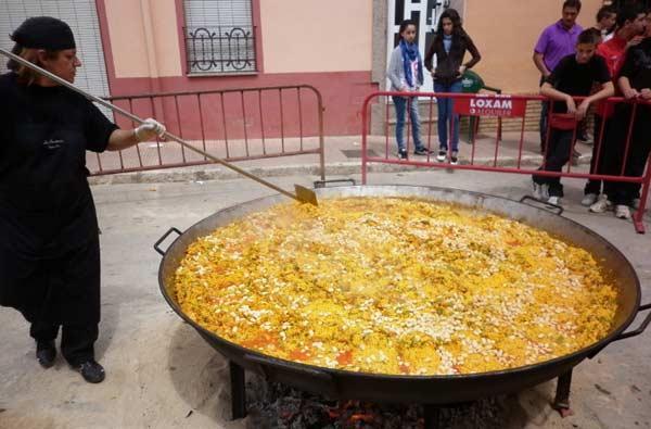 Organizan “paella solidaria” a beneficio de artistas