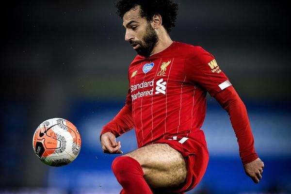 Un doblete de Salah le da otra victoria al Liverpool