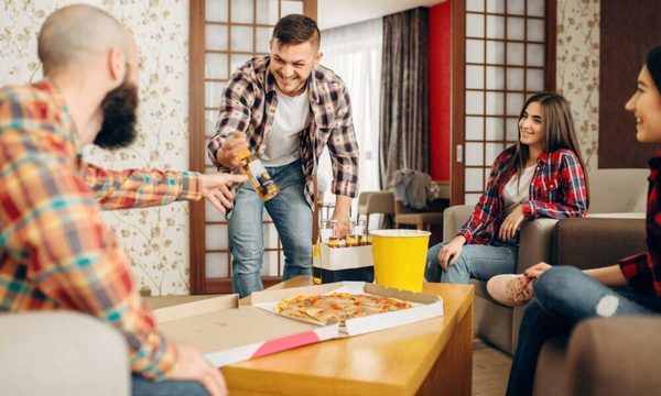 Analizan permitir reuniones con amigos en la fase 4