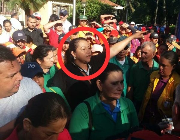 Hurrera y violenta zacariista sigue cobrando millones en la Municipalidad sin trabajar