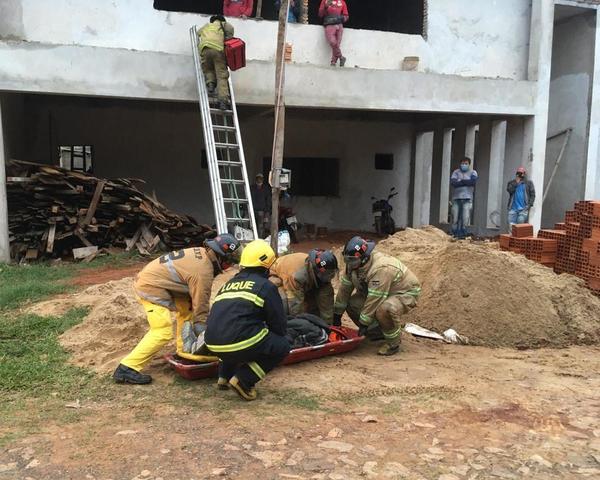 Albañil sufre accidente laboral en Luque • Luque Noticias