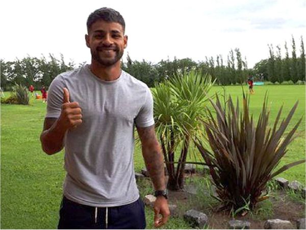 Sol contrató a Gabriel Esparza