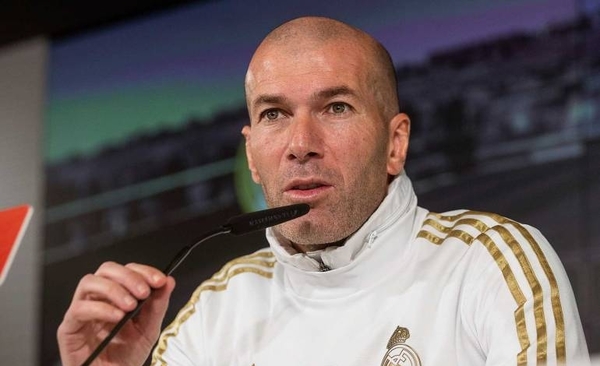 HOY / Zidane califica de "locura" jugarse el título de liga en cuatro partidos en once días