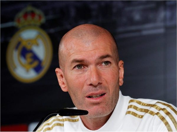 Zidane califica de "locura" jugarse la Liga en cuatro partidos en once días