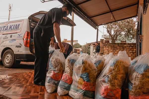 Shopping Paris entregó unos 700 kits de alimentos a familias vulnerables