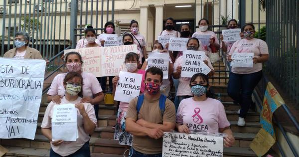 Pacientes oncológicos siguen a la espera de medicamentos