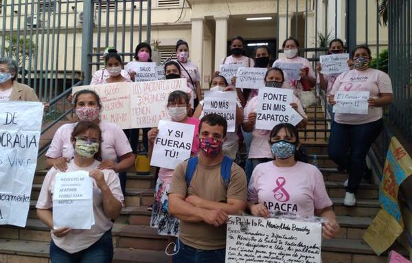 Pacientes oncológicos siguen a la espera de medicamentos