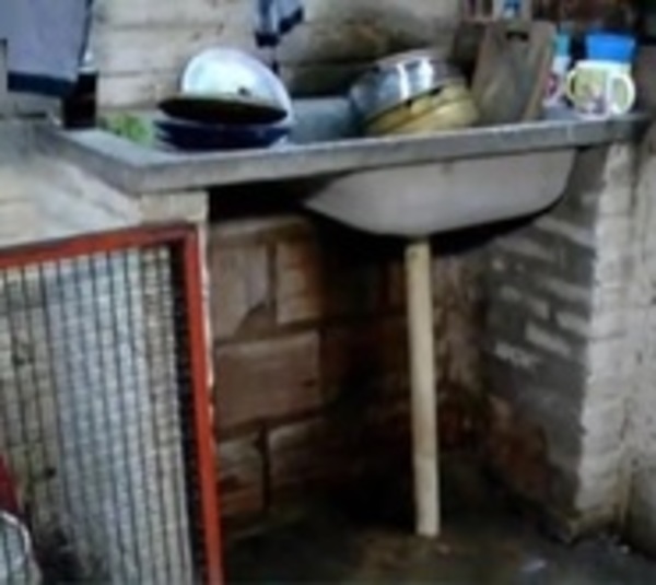 Niña fue enjaulada por su abuela como "castigo" - Paraguay.com