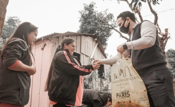 Shopping París ya entregó más de 700 kits de alimentos esta semana