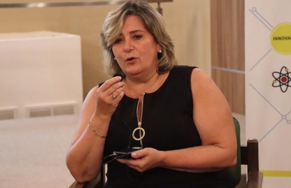Doctora denuncia "rosca con el sector privado" en test de Covid-19