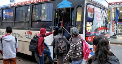 Buses repletos deben pagar multas, 48 empresas ya lo hicieron