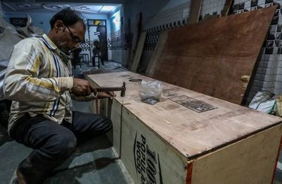 Ataúdes gratis en India para enterrar con dignidad a las víctimas de COVID-19 - Mundo - ABC Color