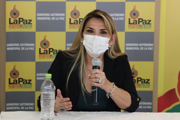 Presidenta de Bolivia Jeanine Añez dio positivo al coronavirus