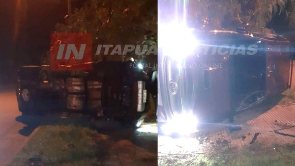 VUELCO DE CAMIONETA SOBRE LA AVDA. ROA BASTOS EN ENCARNACIÓN
