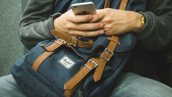 Hoy el dispositivo más utilizado es el celular (más de 3 horas al día conectados)