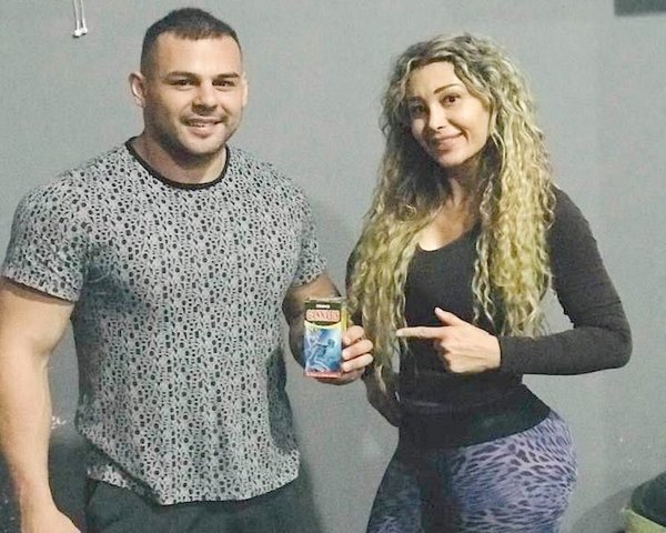 Exvedette, a full con derivados de macoña | Crónica