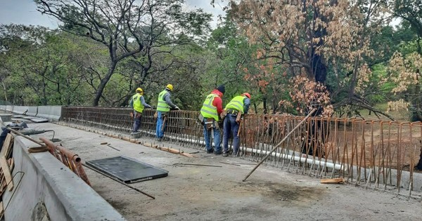 Colocan muros de seguridad en viaducto en zona del Botánico