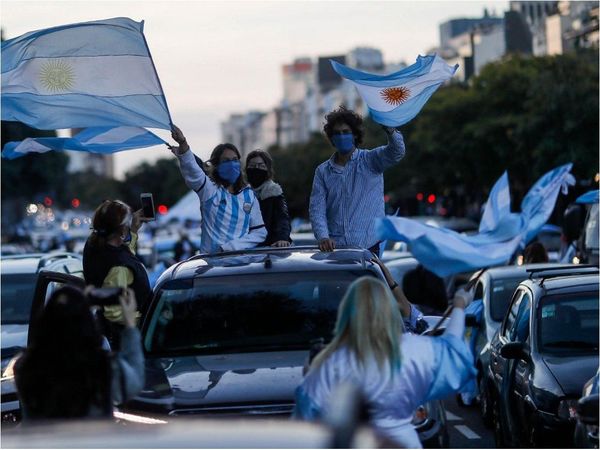Protestas masivas contra Fernández en día festivo