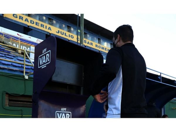 Luqueño entrenó con el VAR