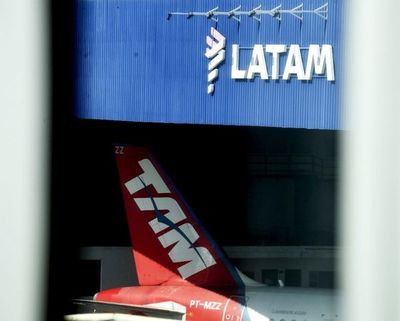 Aerolínea recurre a ley de quiebras de EE.UU. - Mundo - ABC Color