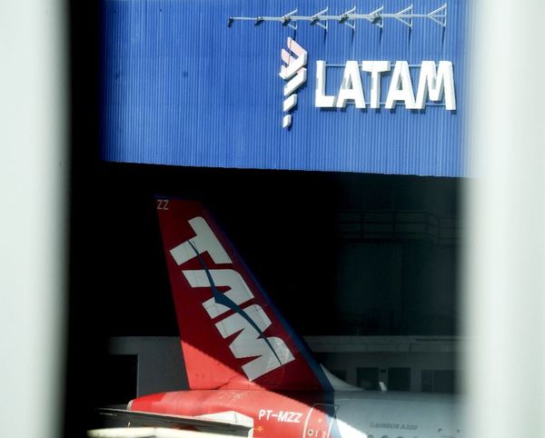 Aerolínea recurre a ley de quiebras de EE.UU. - Mundo - ABC Color