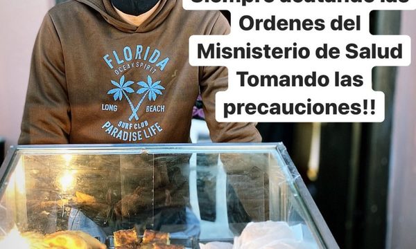 Delantero chulea a la crisis con venta de comidas
