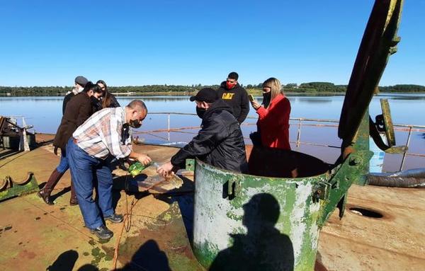 Por segunda vez, MADES y Fiscalía verificaron buque varado en Itapúa