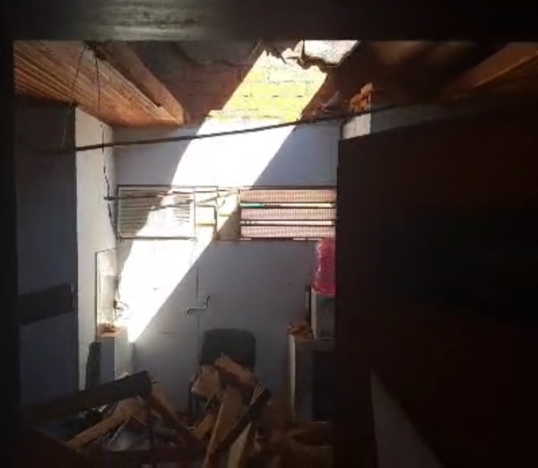 Cae parte del techo de la Fiscalía de Caazapá » Ñanduti