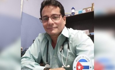 Doctor no aceptó la ruptura de la relación y chantajeaba a su expareja