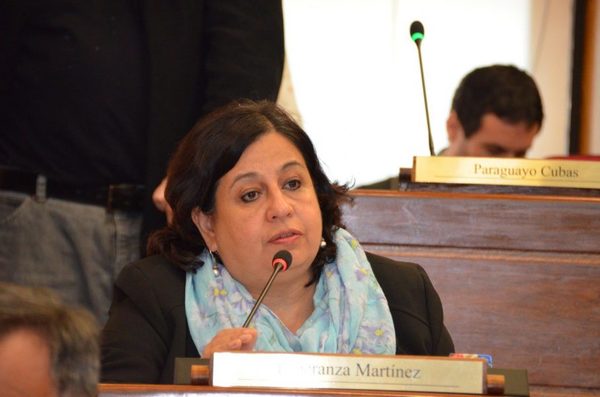 Senadora habla de posible desabastecimiento en Salud · Radio Monumental 1080 AM