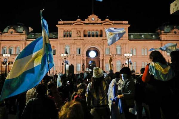 Argentina: Multitudinario banderazo en contra del Gobierno
