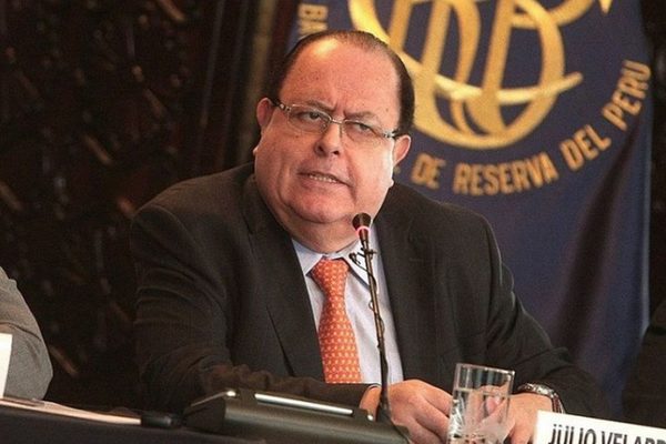 Perú mantiene tasa clave cerca de cero por caída récord del PIB