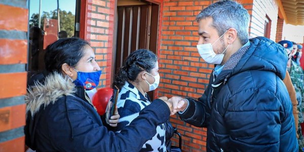 Mientras arrecian críticas a gestión de Mazzoleni, Abdo defiende política sanitaria - ADN Paraguayo
