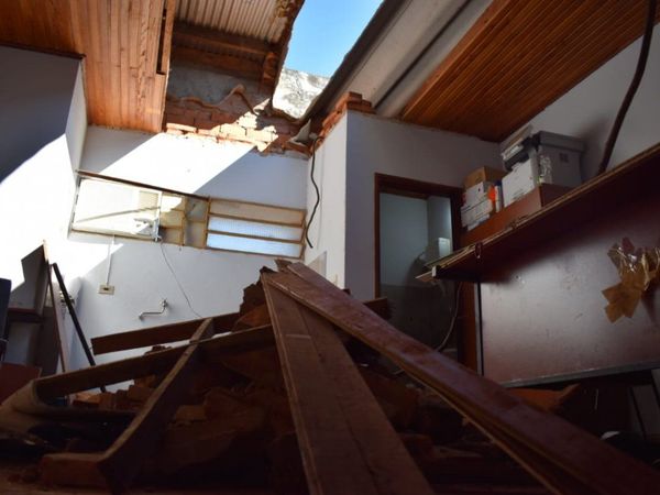 Derrumbe del techo de la Fiscalía de Caazapá deja dos heridos