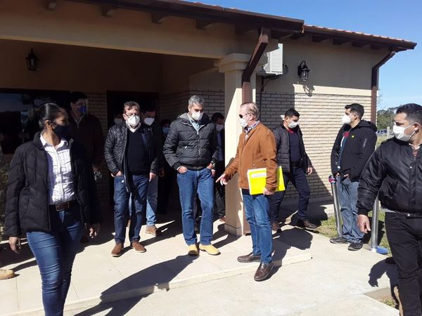 Mario Abdo prometió obras para reactivar la economía en Ayolas - Nacionales - ABC Color