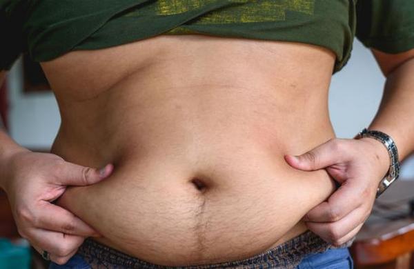 Esta es la causa real de la barriga cervecera - SNT