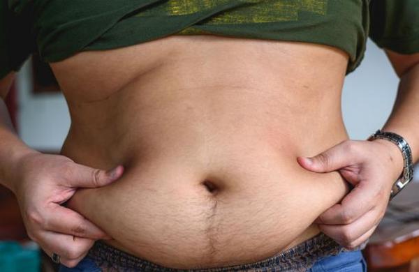 Esta es la causa real de la barriga cervecera - C9N