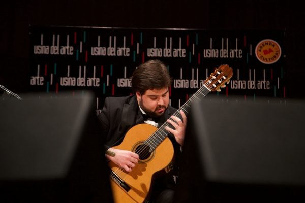 Guitarra paraguaya competirá en Barcelona