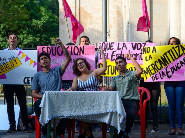 Estudiantes y docentes, en movilización permanente contra recortes