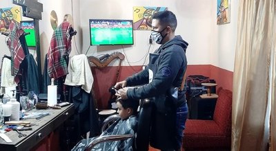 Peluqueada a cambio de ayuda para peque | Crónica