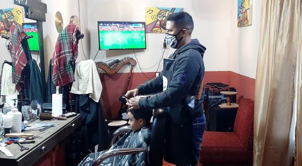 Peluqueada a cambio de ayuda para peque | Crónica