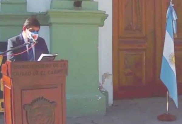 Le bajó flor de discurso: copió de una película | Crónica