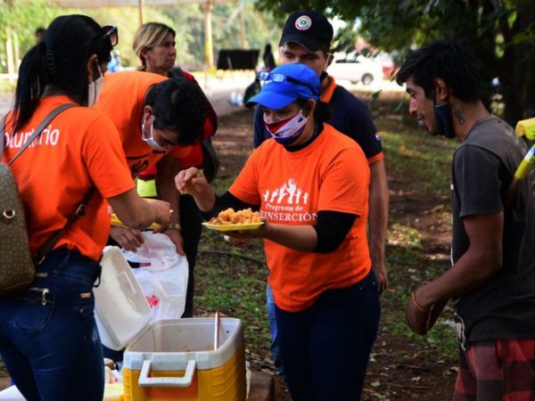 En CDE entregan abrigos a personas en situación de calle por el frío