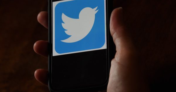 Twitter suspende más de medio centenar de cuentas de supremacismo blanco